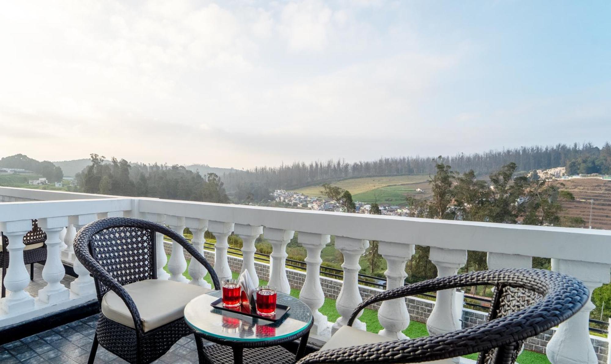 Treebo Skydale Premium Suites, 1500 Mtrs From Ooty Lake Εξωτερικό φωτογραφία